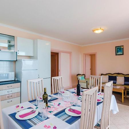 3 Bedroom Beautiful Apartment In Orašac Kültér fotó