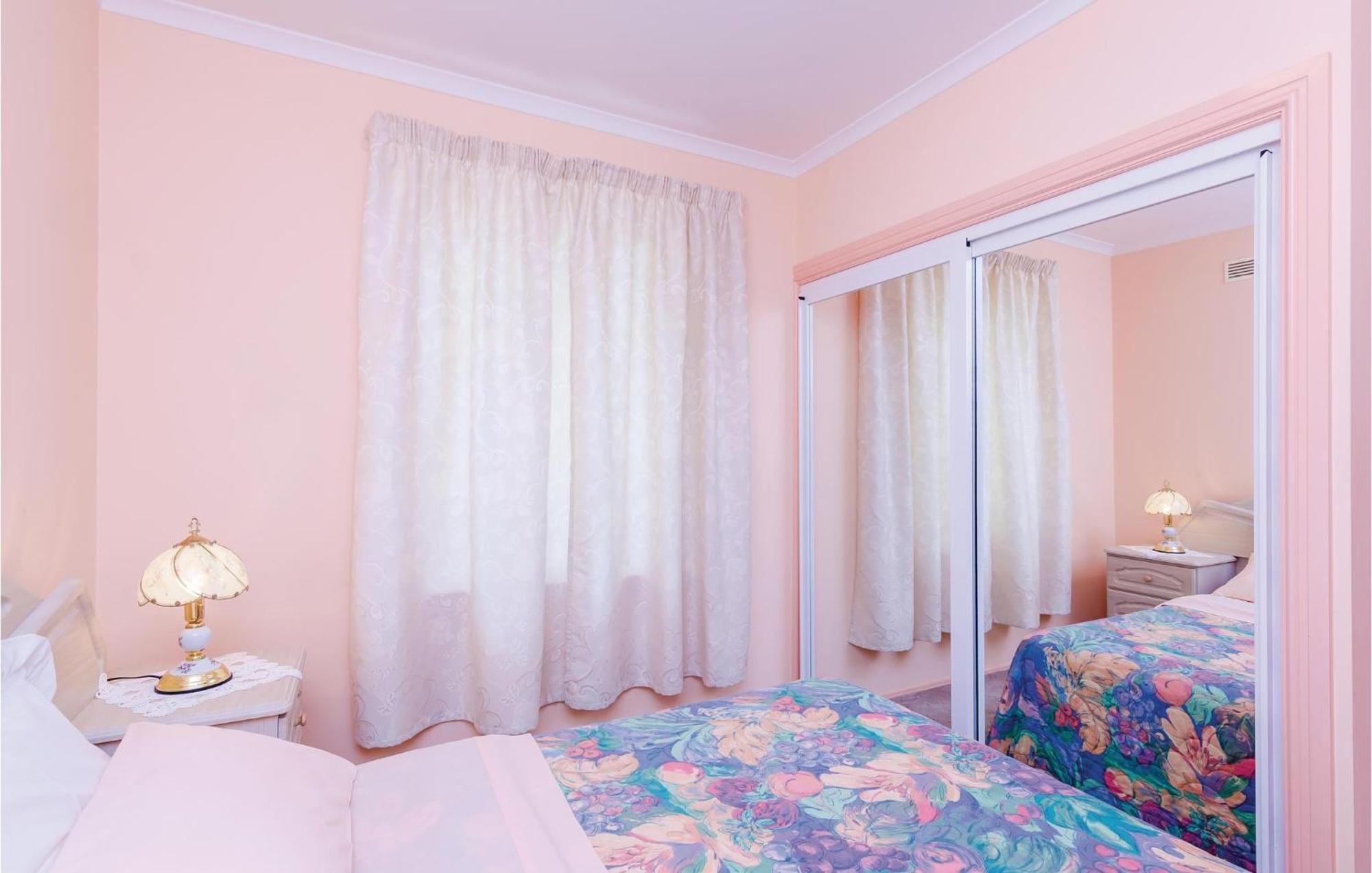 3 Bedroom Beautiful Apartment In Orašac Kültér fotó