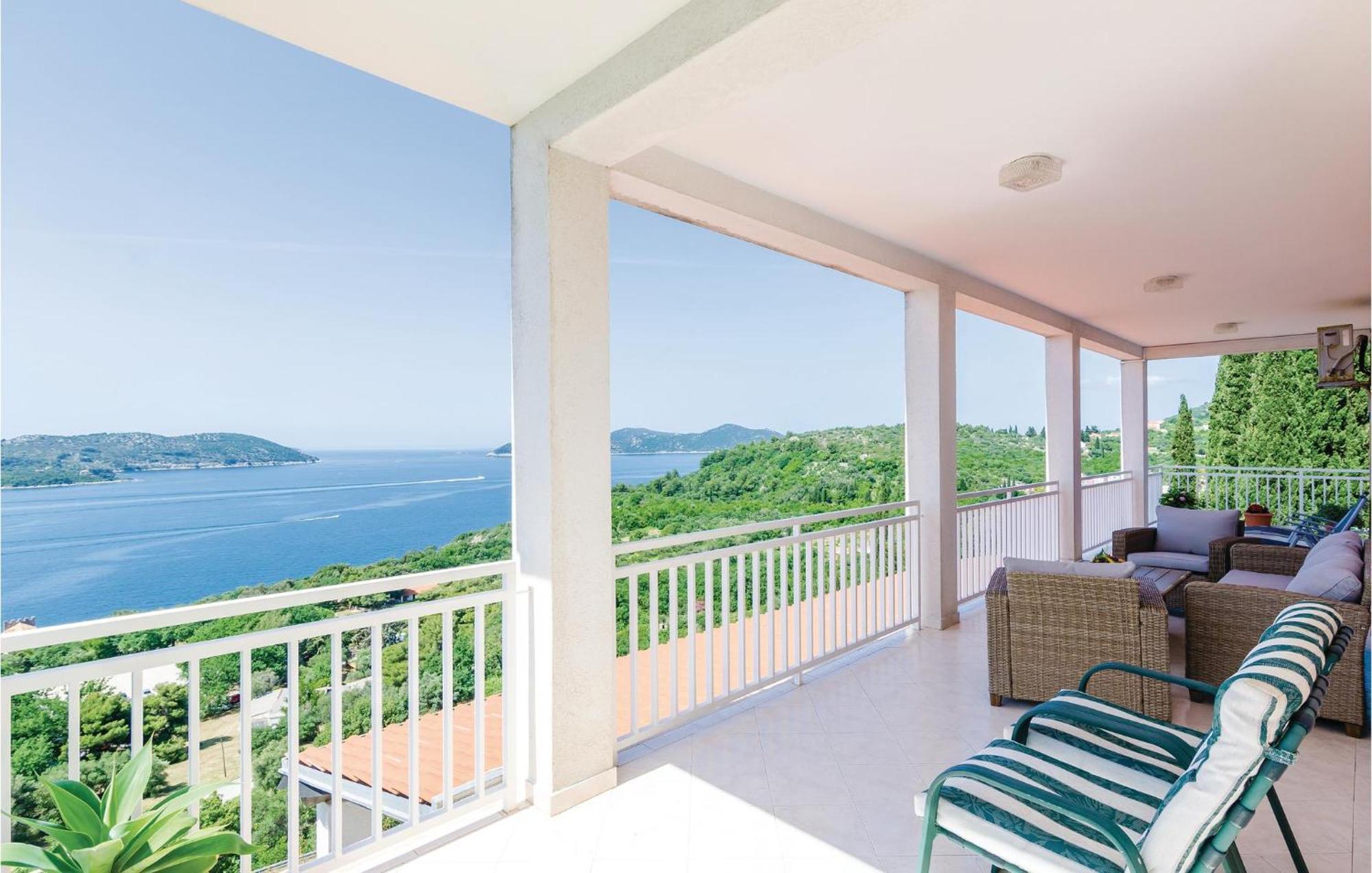 3 Bedroom Beautiful Apartment In Orašac Kültér fotó