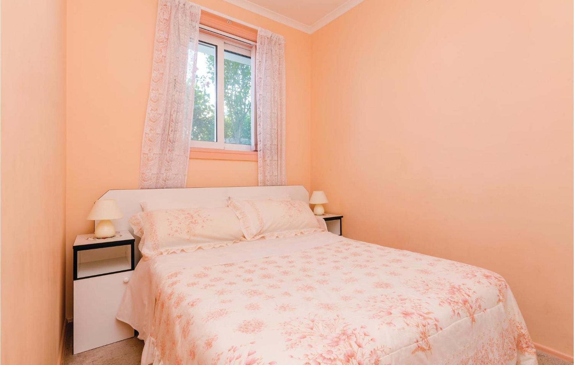 3 Bedroom Beautiful Apartment In Orašac Kültér fotó