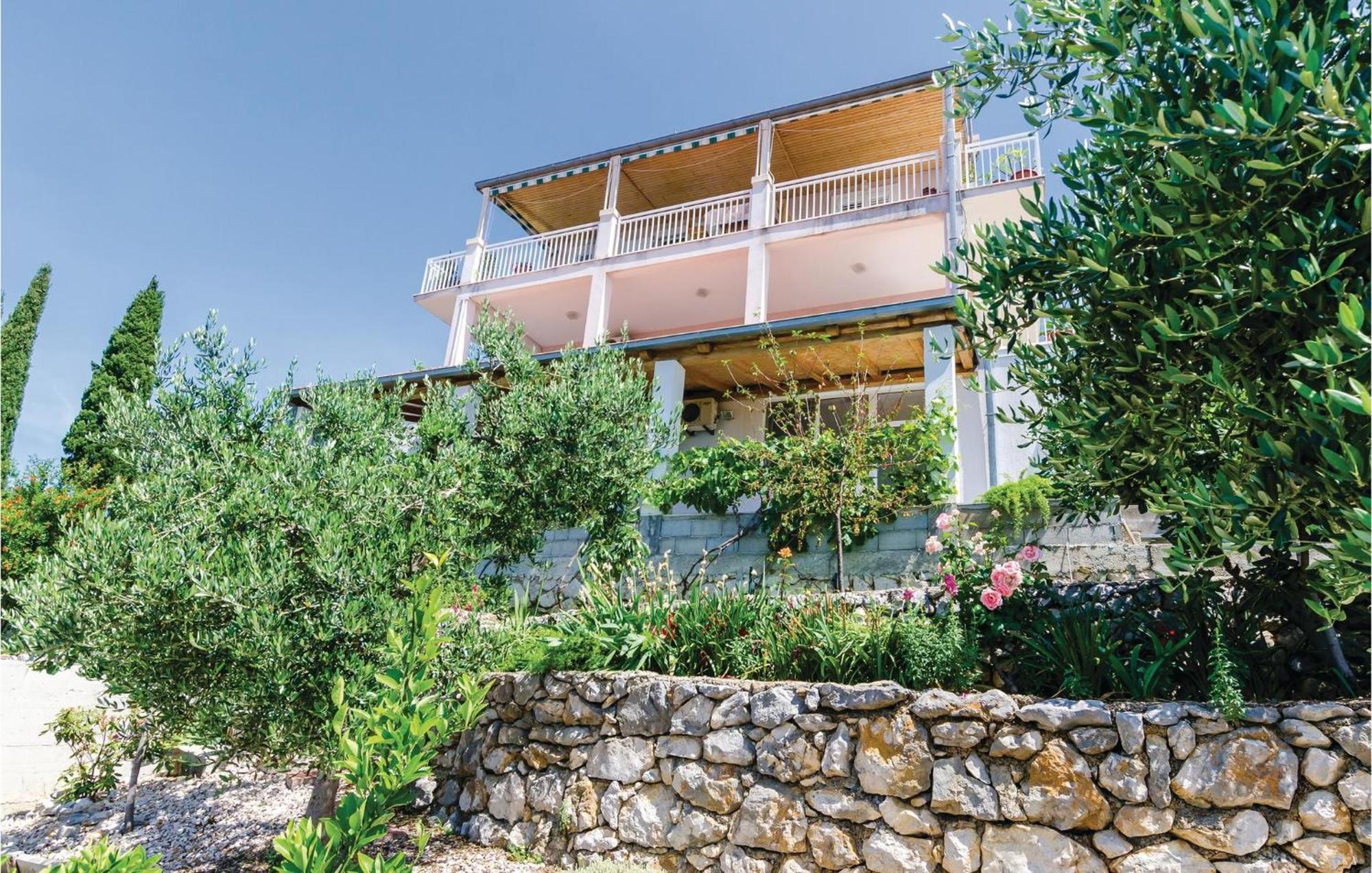 3 Bedroom Beautiful Apartment In Orašac Kültér fotó